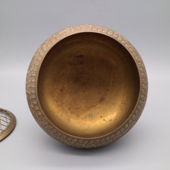 Vintage Brass Mesh Top Potpourri Bowl - Decoratively Etched Brass Bowl - Flower - Picture 4 of 8